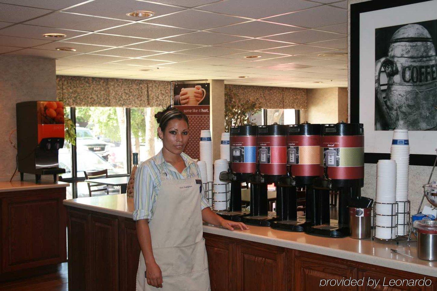 Spark By Hilton Grand Prairie Restaurante foto